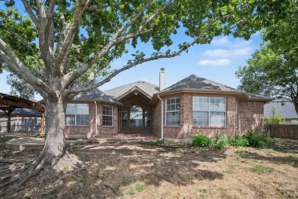 11 Mary Lou Court, Mansfield, TX 76063