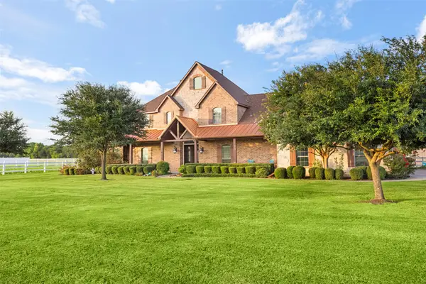 170 Steel Dust Drive, Red Oak, TX 75154