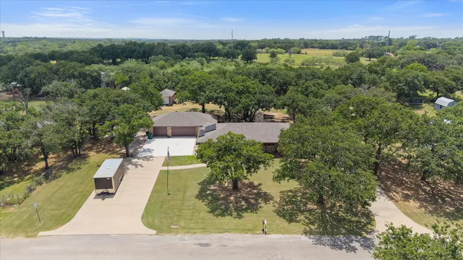 902 Greenbriar Drive, Joshua, TX 76058 - #2