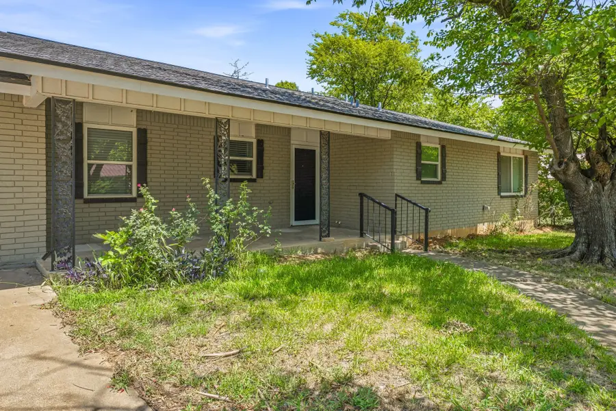 1085 W Park Street, Stephenville, TX 76401 - #2