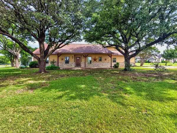 1255 Vineyard Road, Gunter, TX 75058