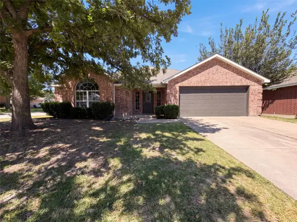 825 Adams Drive, Burleson, TX 76028