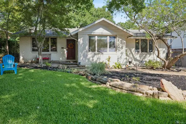 7233 Meadow Lake Avenue, Dallas, TX 75214