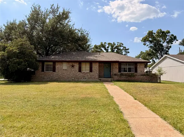 201 Collins Drive, Terrell, TX 75160