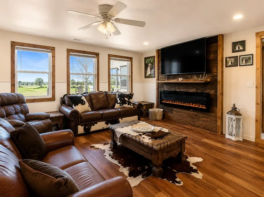 410 S Cleveland, Meridian, TX 76665 - #2
