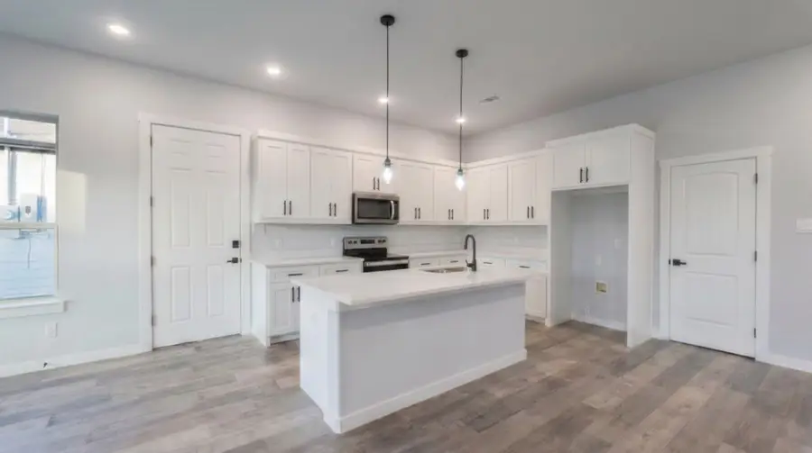 915 E 11th Avenue, Corsicana, TX 75110 - #2