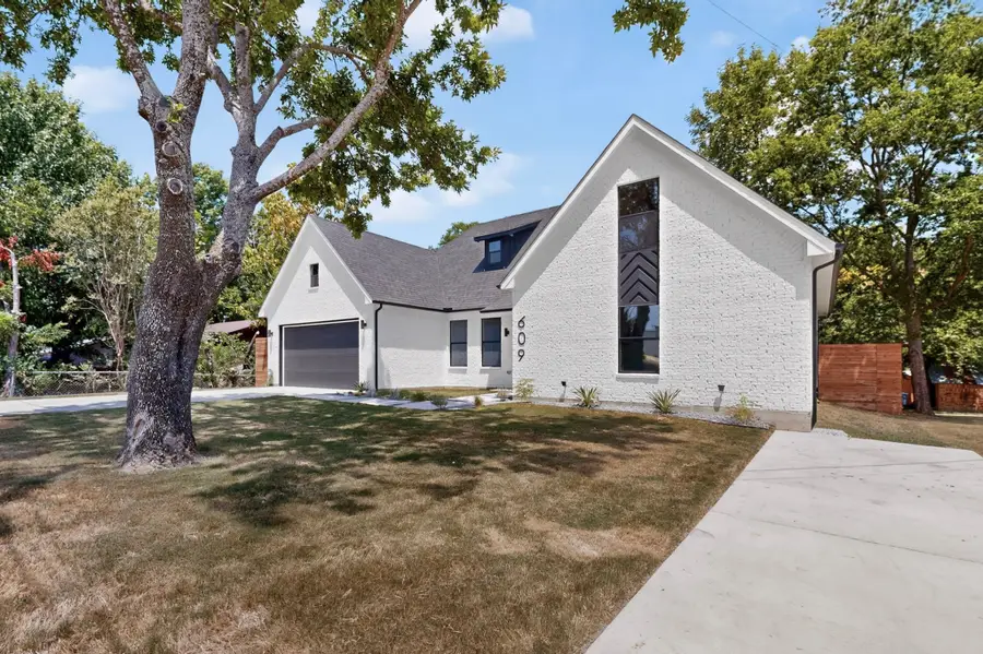 609 E Grove Street, Kaufman, TX 75142 - #3