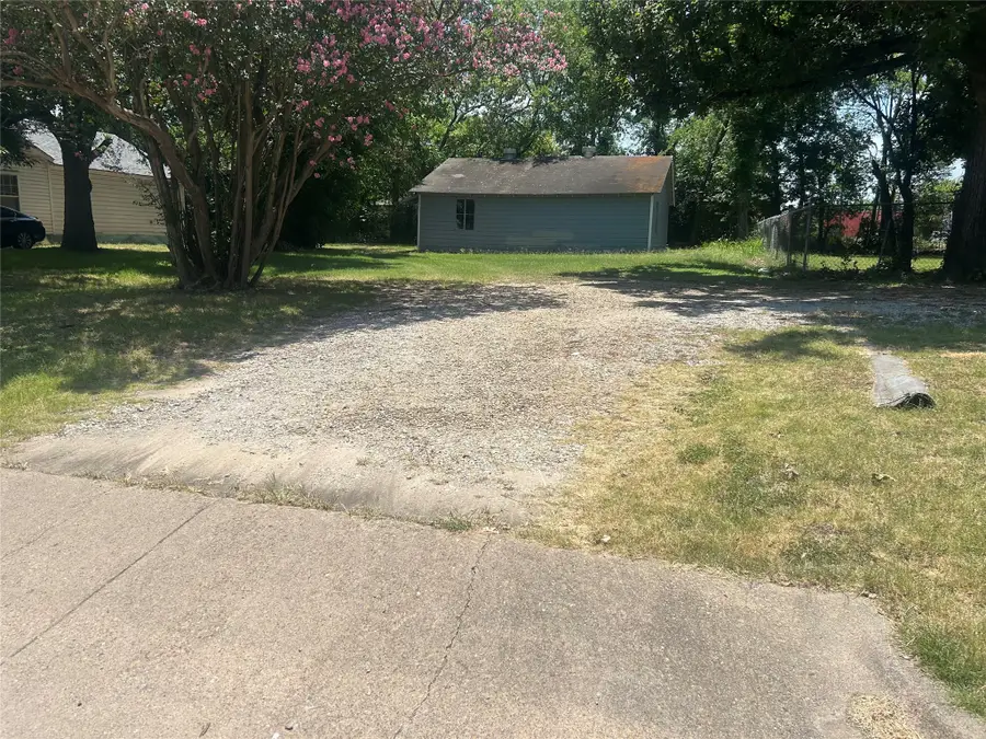 1008 E High Street, Terrell, TX 75160 - #2