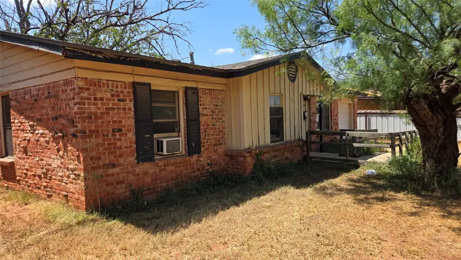 2150 Bridge Avenue, Abilene, TX 79603 - #2