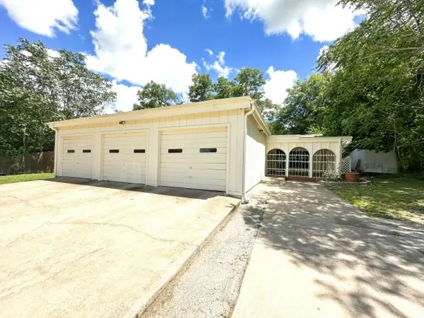 302 W Highland Avenue, Comanche, TX 76442