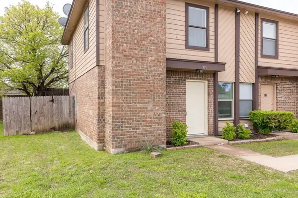 213 Cambridge Drive, Saginaw, TX 76179