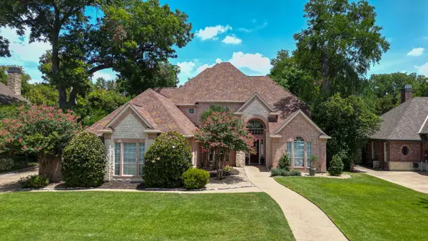 4212 Riverhollow Drive, Fort Worth, TX 76116