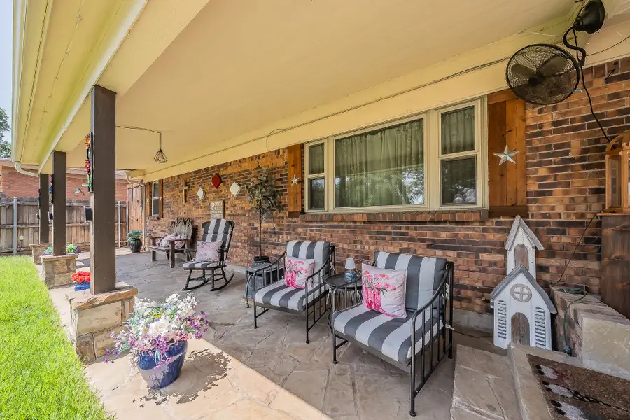 1045 Valentine Street, Hurst, TX 76053 - #2