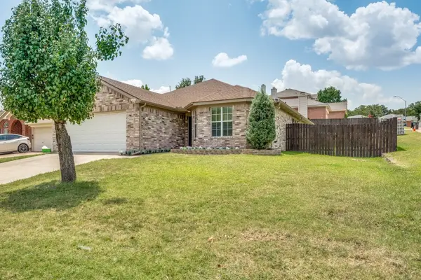 1520 Creekstone Court, Fort Worth, TX 76112