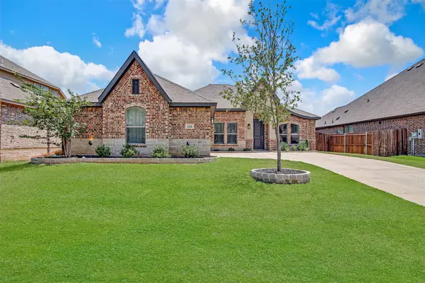 112 Mockingbird Hill Drive, Joshua, TX 76058
