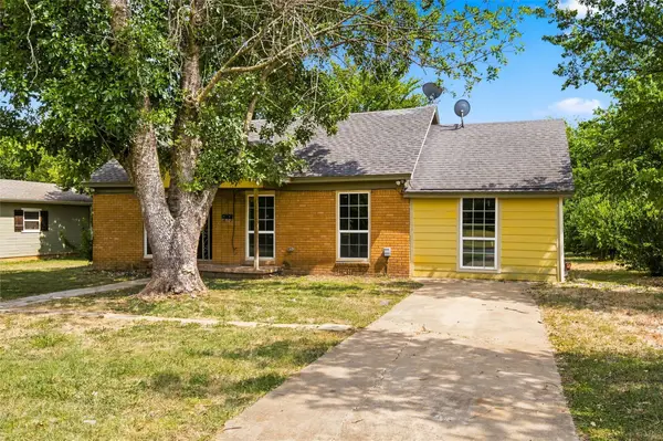 1126 W 7th Street, McGregor, TX 76657