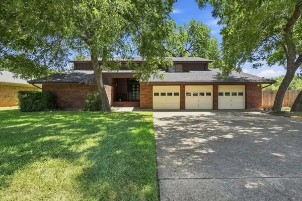 408 Arcadia Street, Hurst, TX 76053