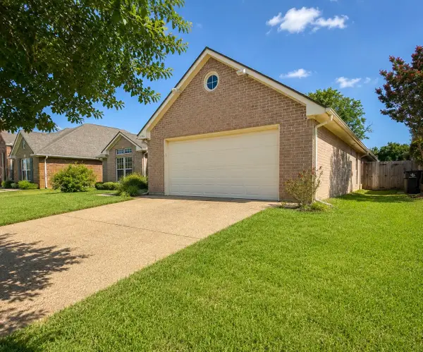 7930 Fox Chase Drive, Arlington, TX 76001