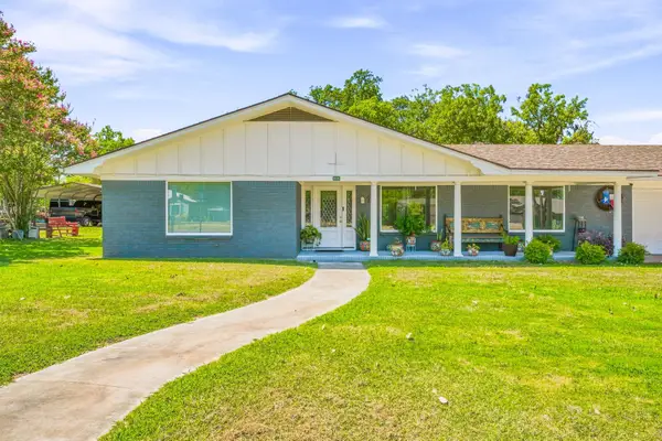 816 S Texas Street, De Leon, TX 76444
