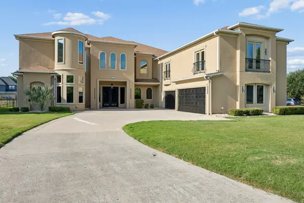 1032 Bentwater Parkway, Grand Prairie, TX 75104