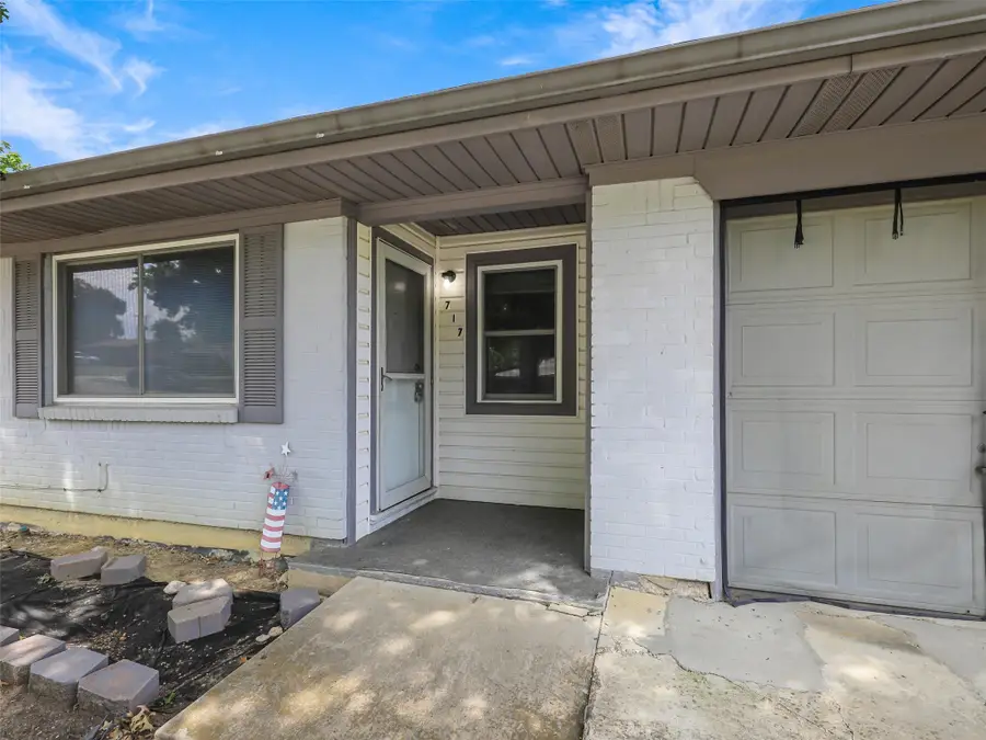 717 Nw 14th Street, Grand Prairie, TX 75050 - #2