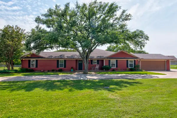 112 Sequoya Drive, Lake Kiowa, TX 76240