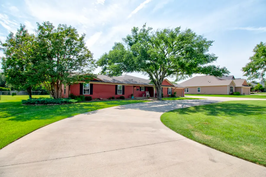 112 Sequoya Drive, Lake Kiowa, TX 76240 - #2