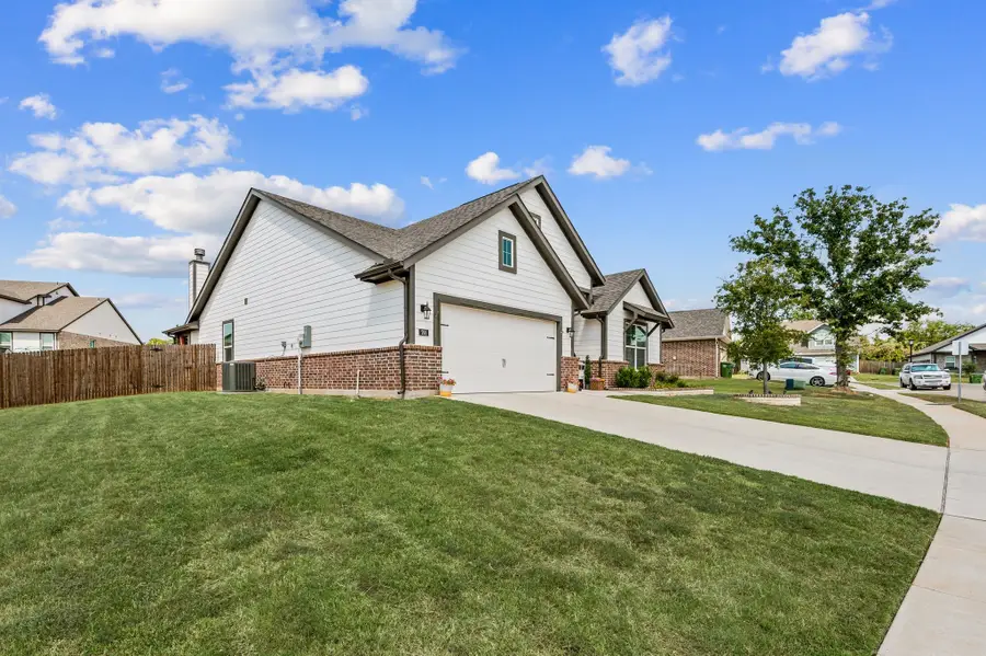 792 Feather Edge Drive, Springtown, TX 76082 - #3