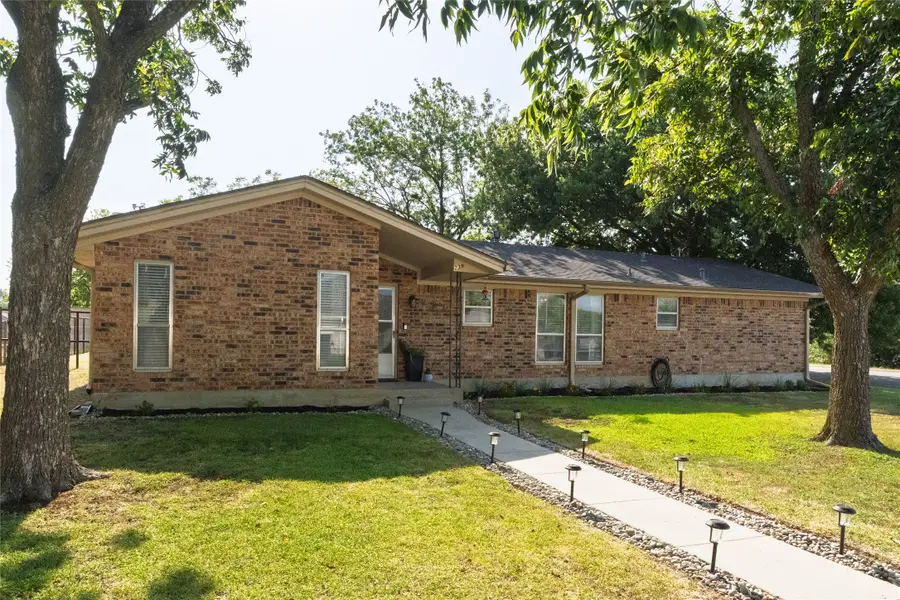 239 S Pine Street, Muenster, TX 76252 - #2