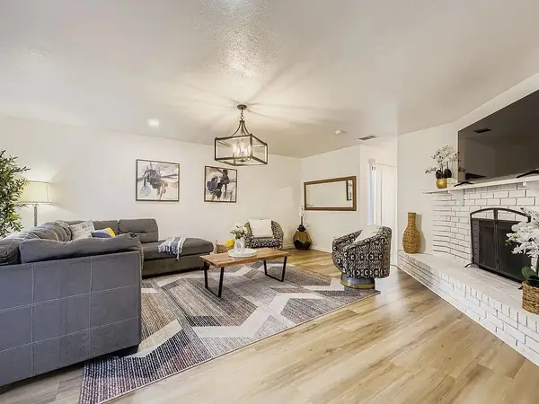 2001 Newbury Drive, Arlington, TX 76014