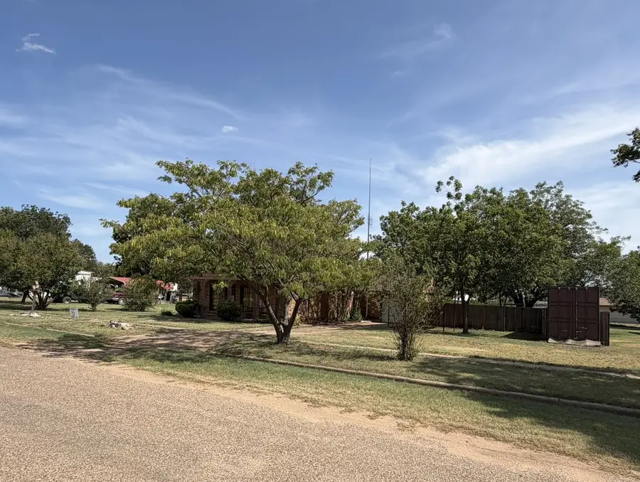 806 Childress Avenue, Turkey, TX 79261 - #2