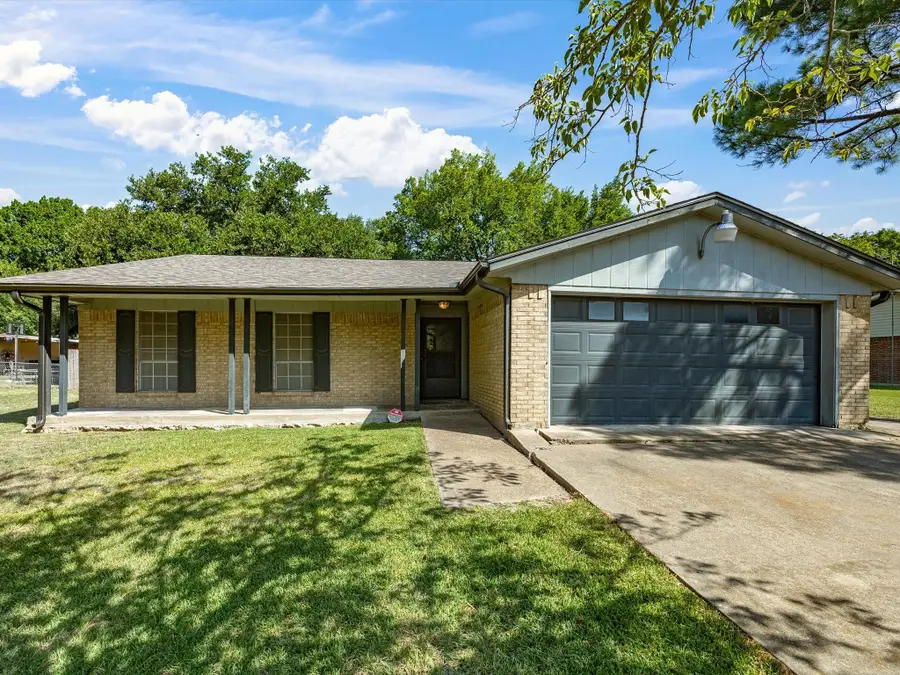 613 Cooper Street, Ennis, TX 75119 - #2
