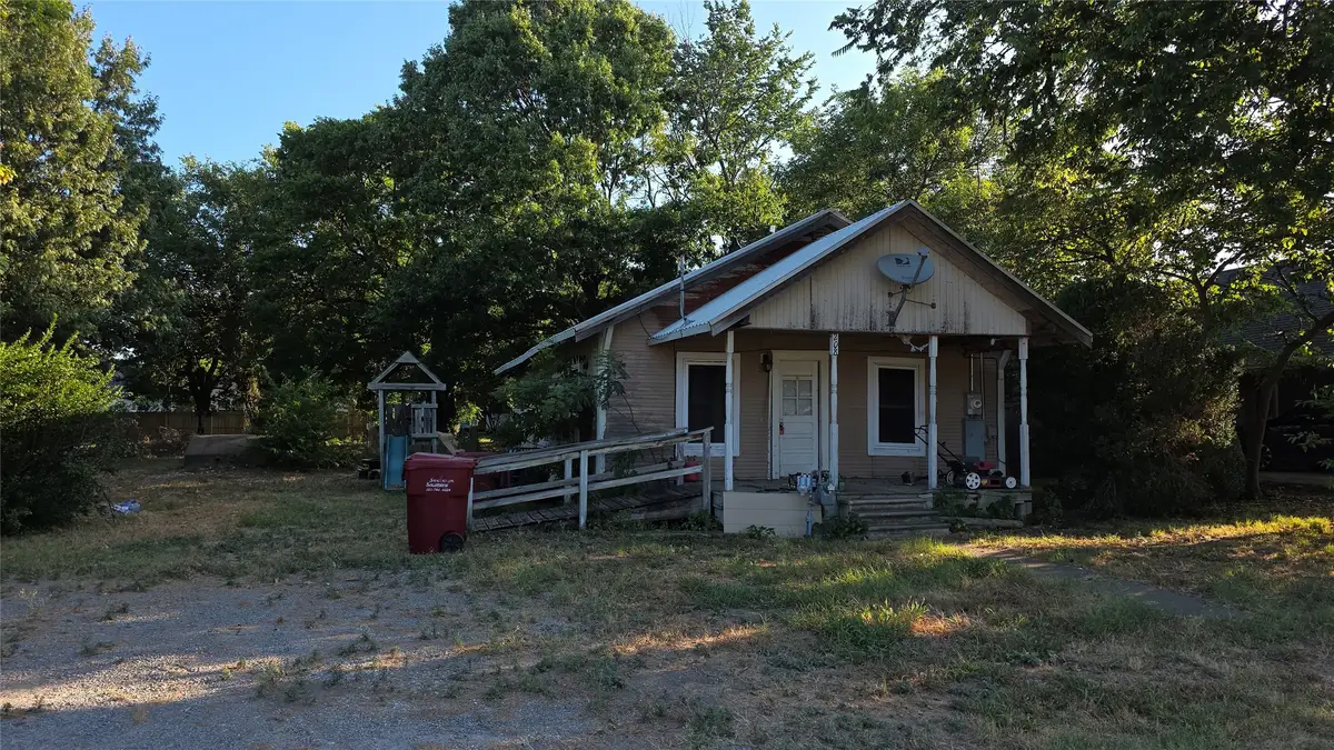 208 E Austin, Leonard, TX 75452 - #1