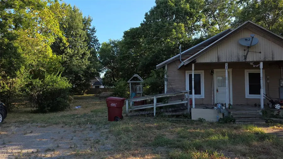 208 E Austin, Leonard, TX 75452 - #2