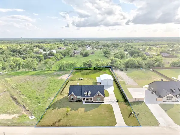 2446 Blackjack Oak Road, Oak Ridge, TX 75161