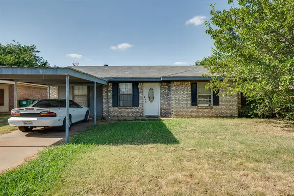 1308 Mockingbird Street, Iowa Park, TX 76367