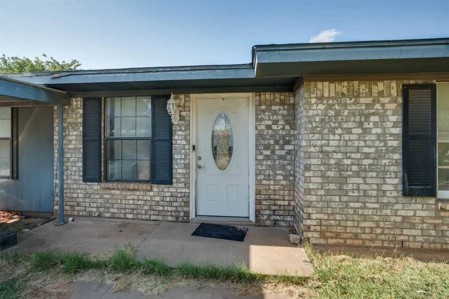 1308 Mockingbird Street, Iowa Park, TX 76367 - #2