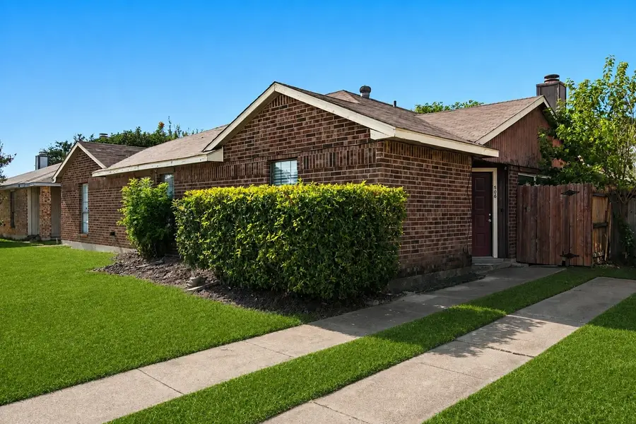 506 W Warrior Trail, Grand Prairie, TX 75052 - #2
