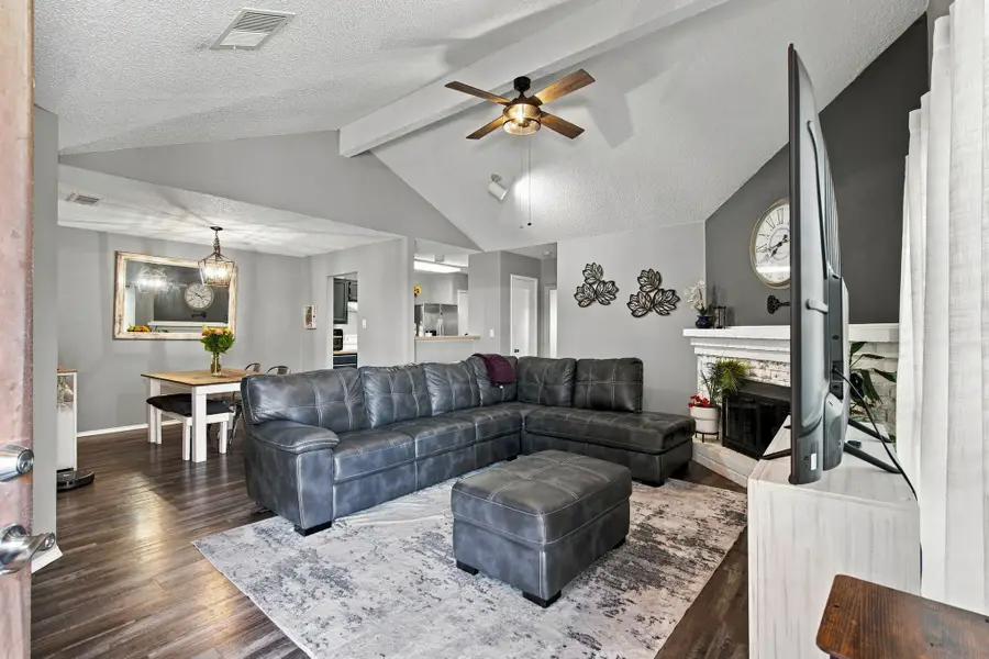 506 W Warrior Trail, Grand Prairie, TX 75052 - #3