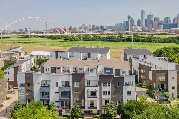381 E Greenbriar Lane #804, Dallas, TX 75203