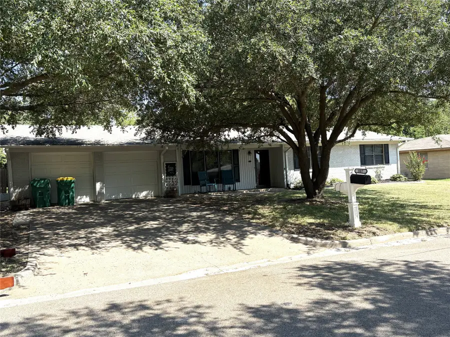 807 W Elizabeth Drive, Robinson, TX 76706 - #2