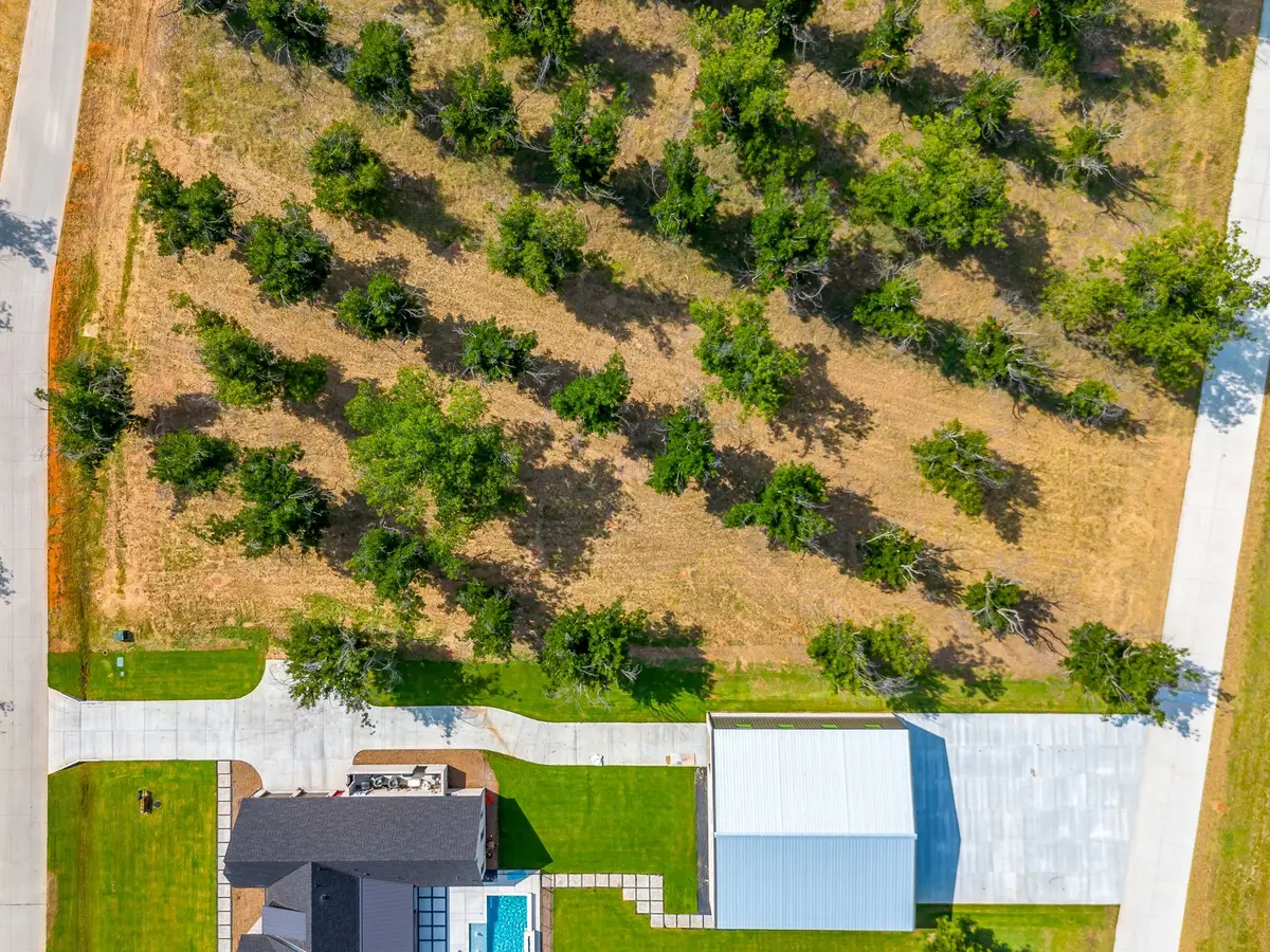 943 E Landings, Granbury, TX 76049 - #1