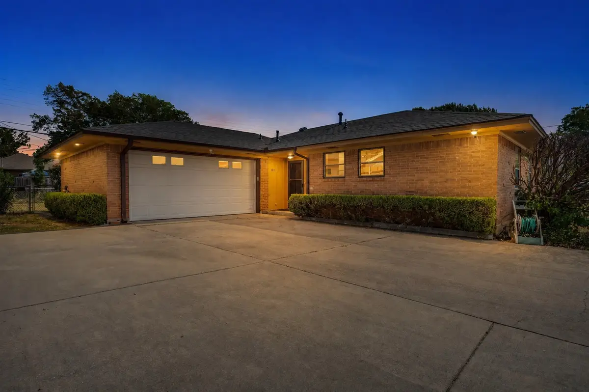 303 Merribrook Trail, Duncanville, TX 75116 - #1