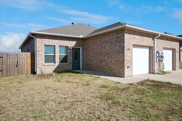 516-518 Wood Drive, Gunter, TX 75058