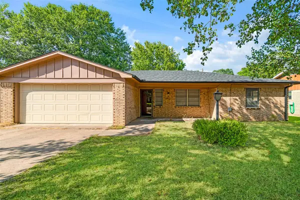 3475 Vagas Drive, Paris, TX 75462