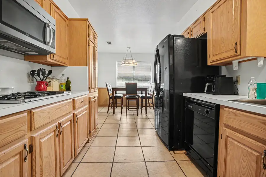 407 Lumpkin Drive, Ennis, TX 75119 - #3