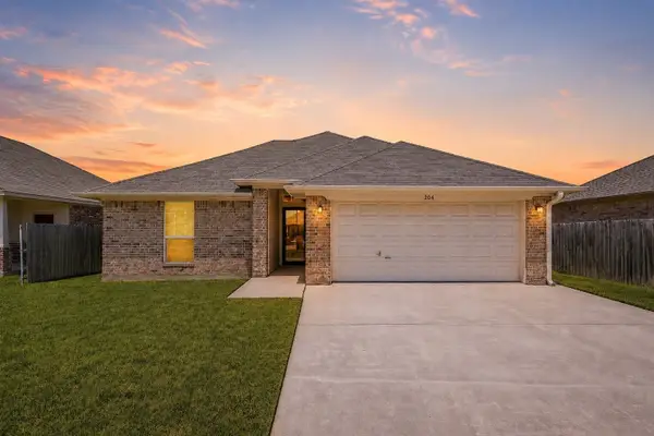 204 Raven Ridge Court, Lacy Lakeview, TX 76705