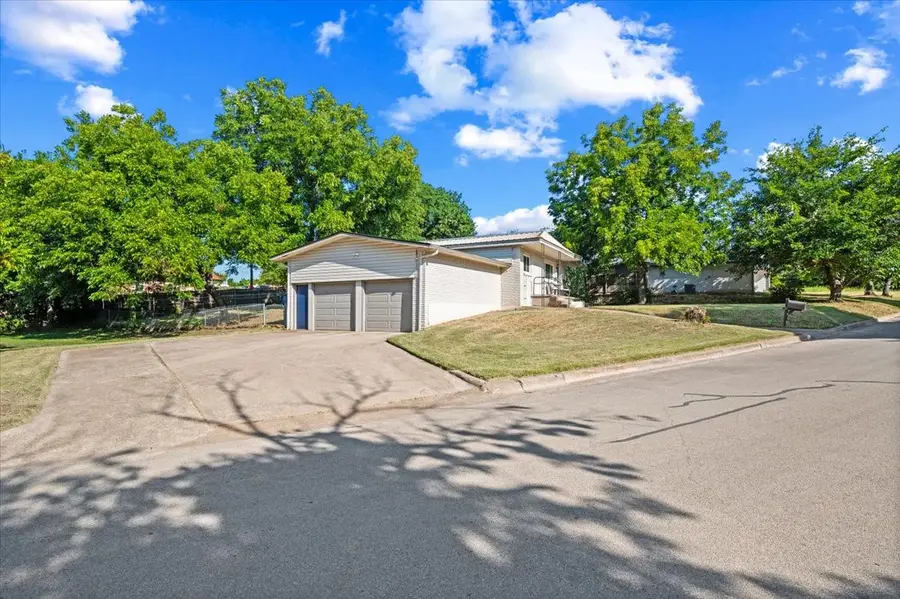 108 Clinton Drive, Weatherford, TX 76086 - #2
