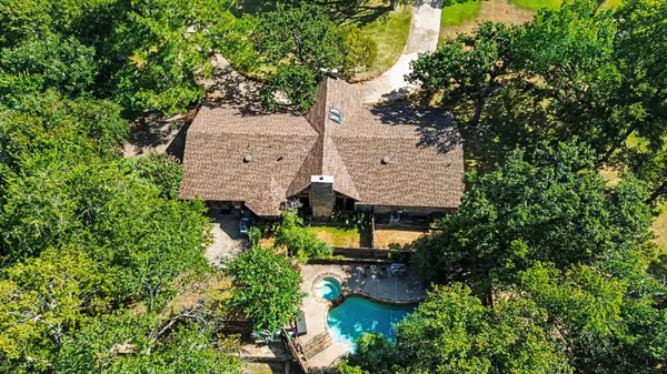 135 Creekside Drive, Double Oak, TX 75077