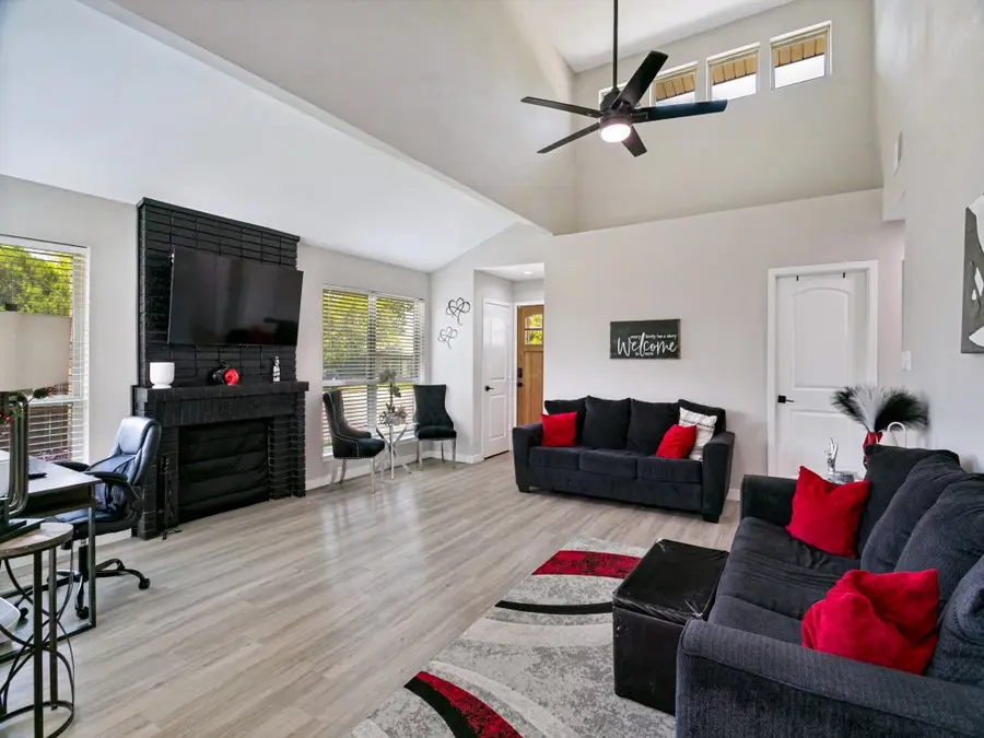 569 Hunters Glen Street, Lewisville, TX 75067 - #2